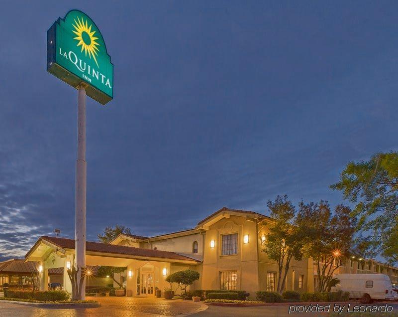 Red Roof Inn Houston East I-10 Exteriör bild