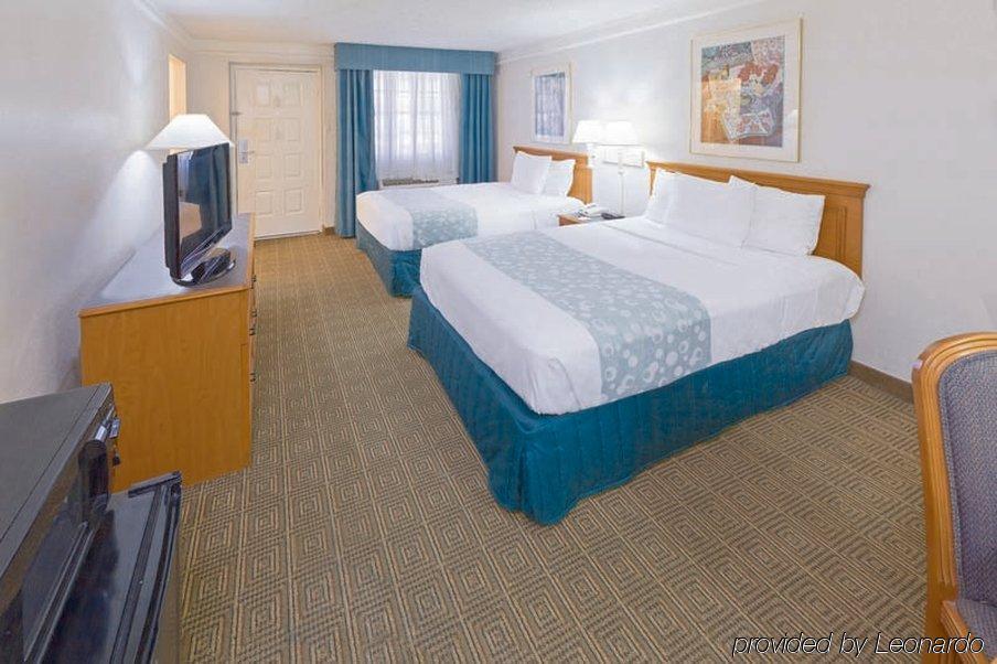 Red Roof Inn Houston East I-10 Exteriör bild