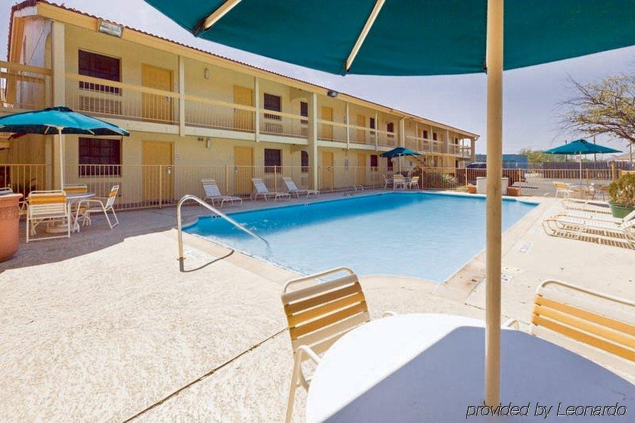 Red Roof Inn Houston East I-10 Exteriör bild