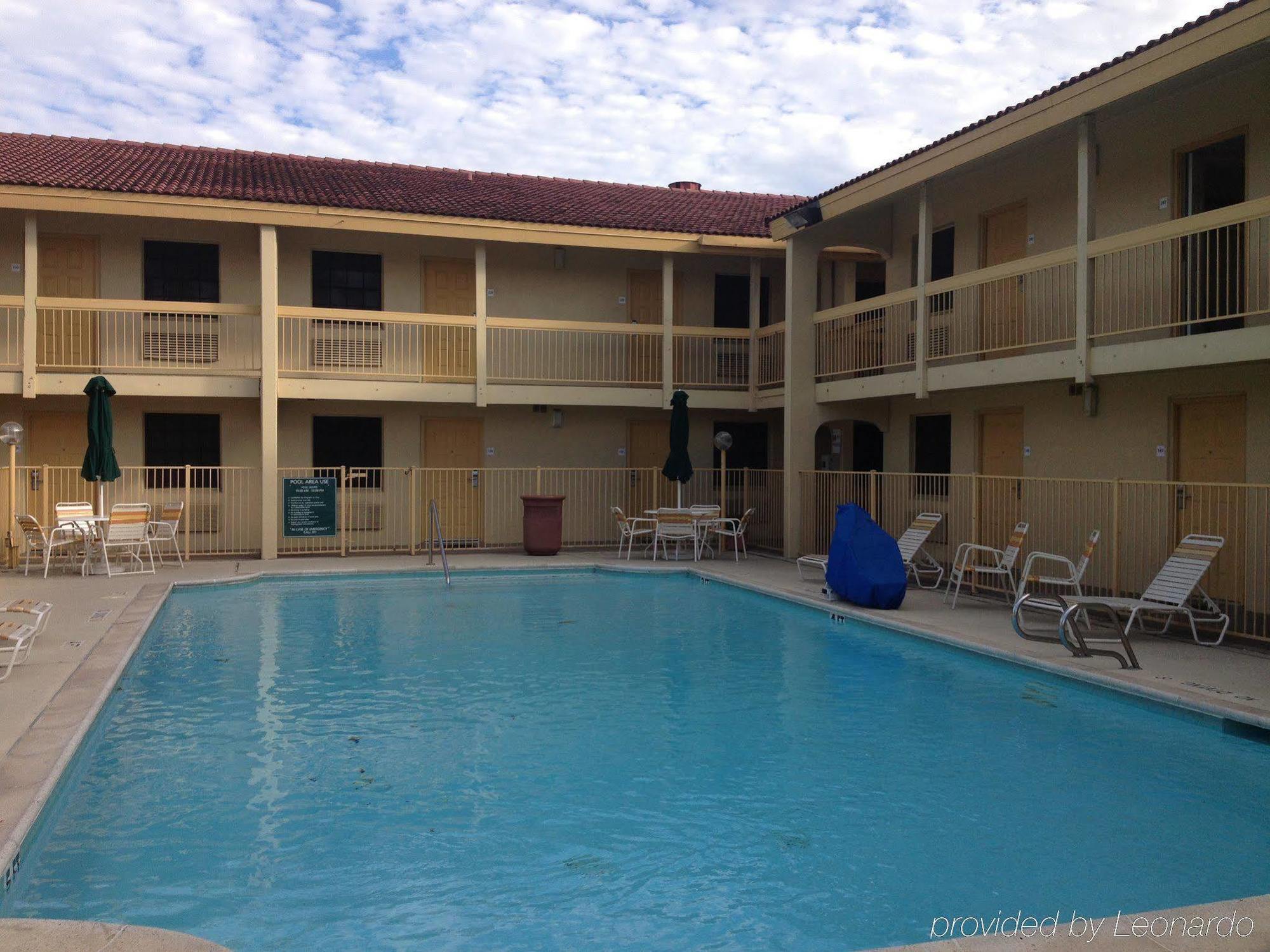 Red Roof Inn Houston East I-10 Exteriör bild